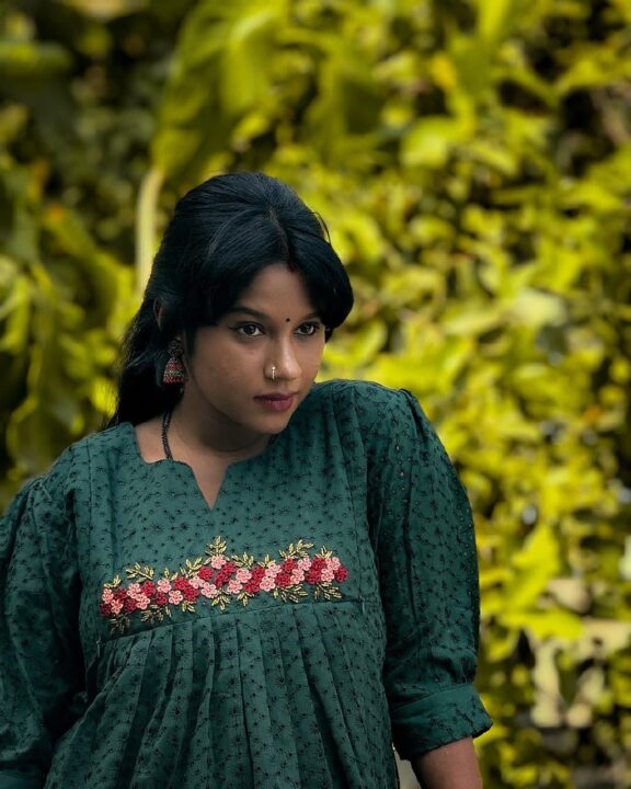 நிறை மாத சீரியல் நடிகை கேபிரியல் மொட்டைமாடி போட்டோஷூட் 2