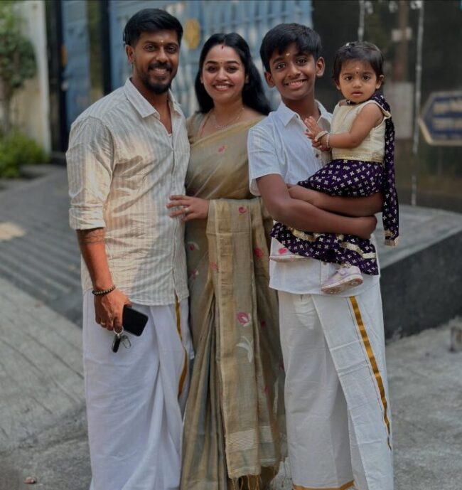 சீரியல் நடிகை காயத்ரி யுவராஜ் திருமண நாள் கொண்டாட்டம் 3