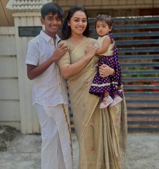 சீரியல் நடிகை காயத்ரி யுவராஜ் திருமண நாள் கொண்டாட்டம் 1