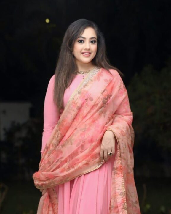 கண்ணழகி மீனாவின் கலக்கலான லேட்டஸ்ட் புகைப்படங்கள் 2