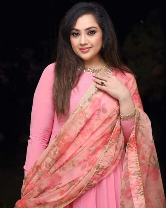 கண்ணழகி மீனாவின் கலக்கலான லேட்டஸ்ட் புகைப்படங்கள் 3