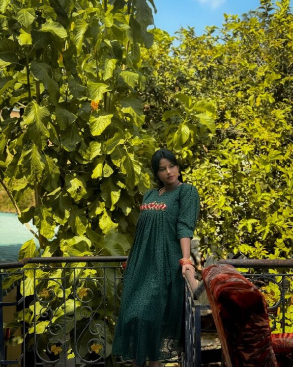 நிறை மாத சீரியல் நடிகை கேபிரியல் மொட்டைமாடி போட்டோஷூட் 3