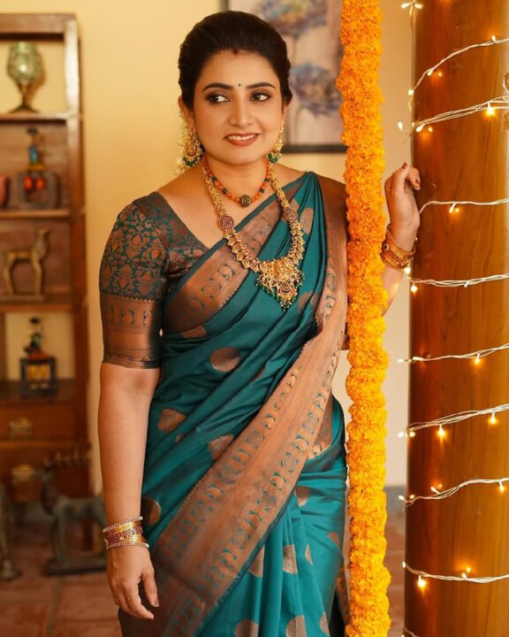 பட்டு சேலையில் அழகில் ஜொலிக்கும் பாண்டியன் ஸ்டோர்ஸ் தனம் அண்ணி 3