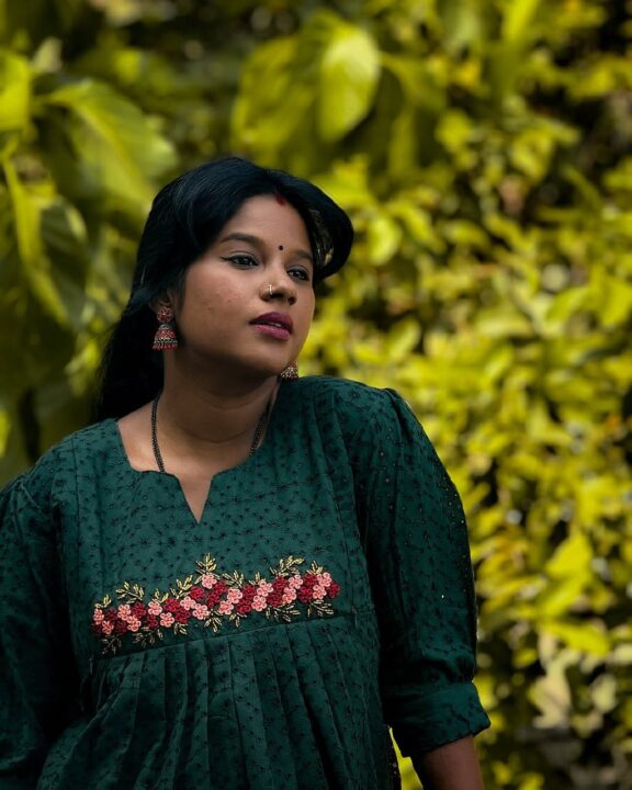 நிறை மாத சீரியல் நடிகை கேபிரியல் மொட்டைமாடி போட்டோஷூட் 1