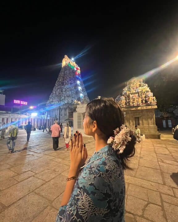 கபாலீஸ்வரர் கோவிலில் சுவாமி தரிசனம் செய்த பிக் பாஸ் அன்ஷிதா 5