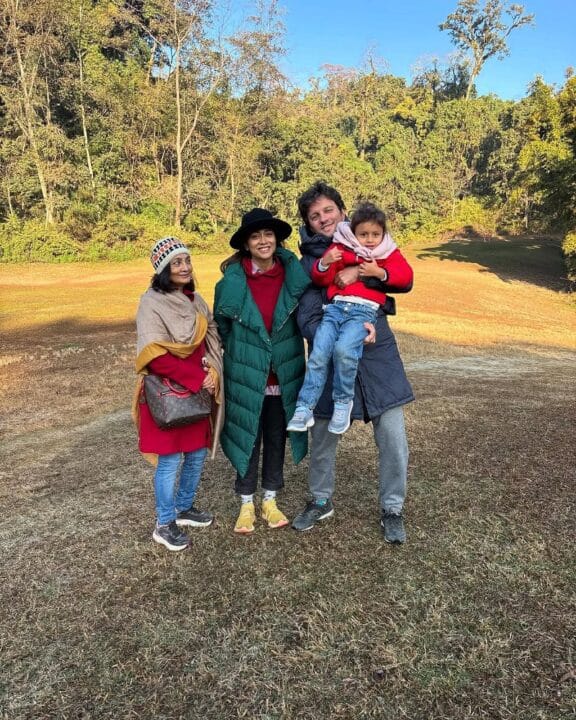 குடும்பத்துடன் WEEK END-ஐ கொண்டாடிய நடிகை ஷ்ரேயா 1