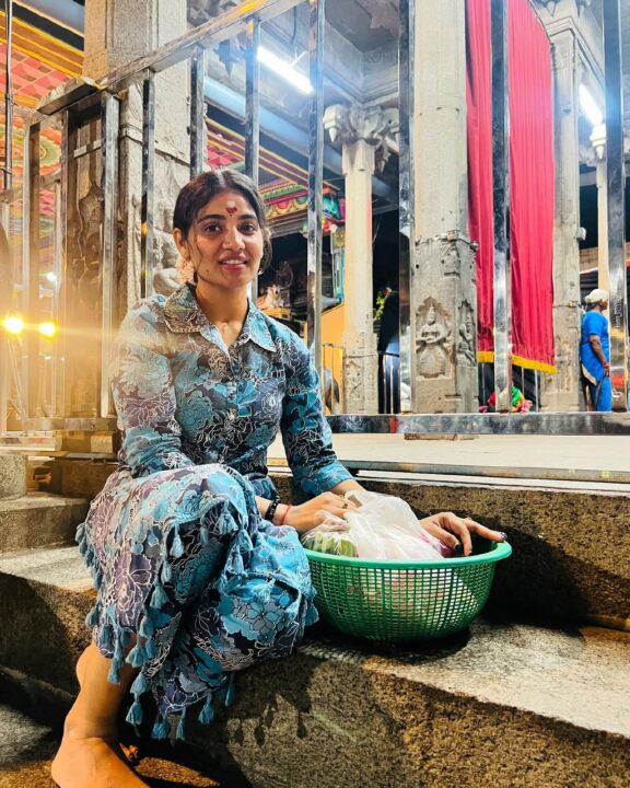 கபாலீஸ்வரர் கோவிலில் சுவாமி தரிசனம் செய்த பிக் பாஸ் அன்ஷிதா 1