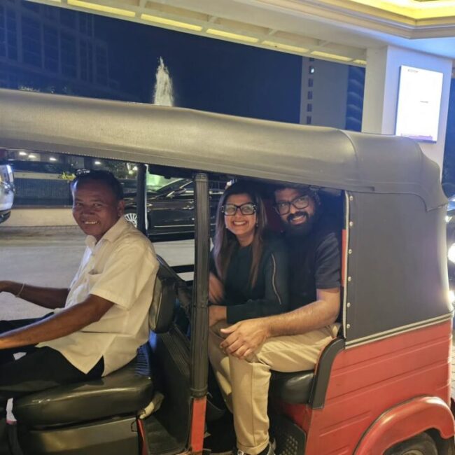 ஸ்ரீலங்காவில் கணவருடன் நடிகை ரம்பா ஆட்டோ ரைட் 2