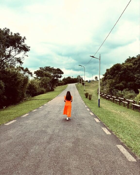 DADA பட நாயகி அபர்ணா தாஸ் ஆப்ரிக்காவில் விடுமுறை கொண்டாட்டம் 2