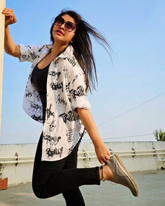 மாடர்ன் உடையில் மாஸ் காட்டும் சீரியல் நடிகை ரட்சிதா மஹாலக்ஷ்மி 3