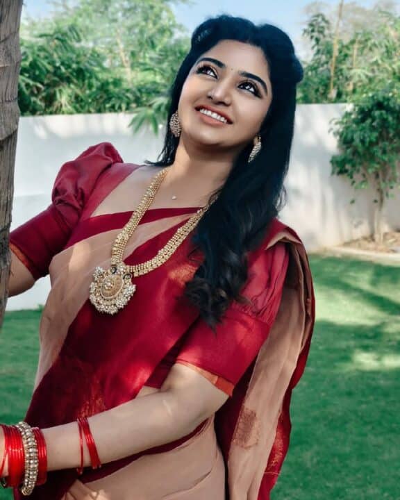 சேலையில் சீரியல் நடிகை மஹாலக்ஷ்மி ரவீந்தரின் செம்ம கியூட்டான புகைப்படங்கள் 2