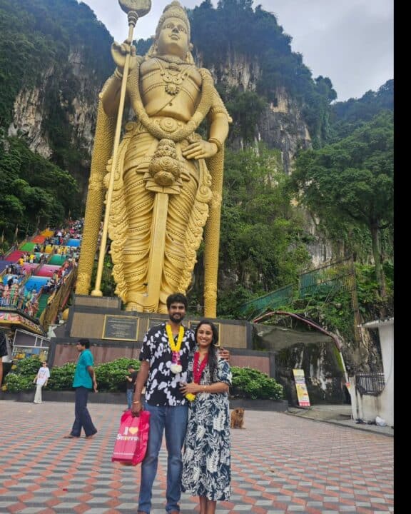 கணவருடன் விஜய் டிவி சக்திவேல் சீரியல் நடிகை கணவருடன் விடுமுறை கொண்டாட்டம் 5