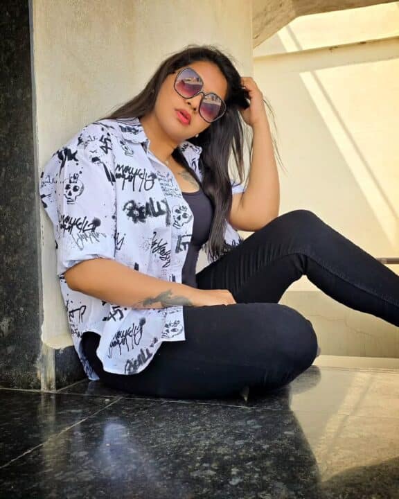 மாடர்ன் உடையில் மாஸ் காட்டும் சீரியல் நடிகை ரட்சிதா மஹாலக்ஷ்மி 6