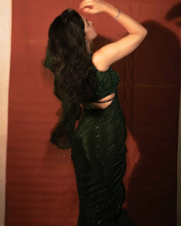 நடிகை மிர்னாலினி ரவியின் செம்ம கியூட்டான காதலர் தின புகைப்படங்கள் 4