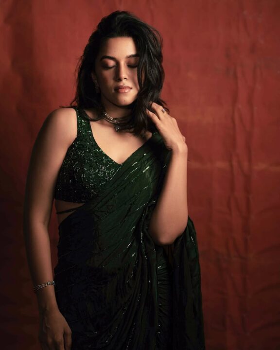 நடிகை மிர்னாலினி ரவியின் செம்ம கியூட்டான காதலர் தின புகைப்படங்கள் 1