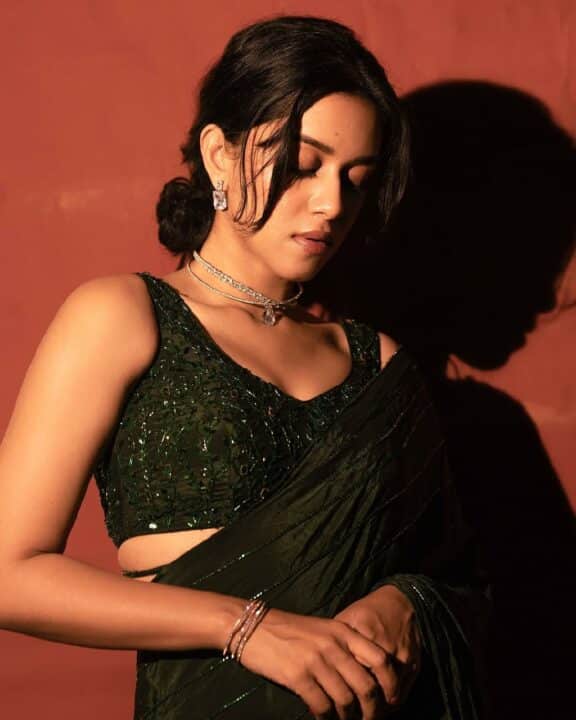 நடிகை மிர்னாலினி ரவியின் செம்ம கியூட்டான காதலர் தின புகைப்படங்கள் 3