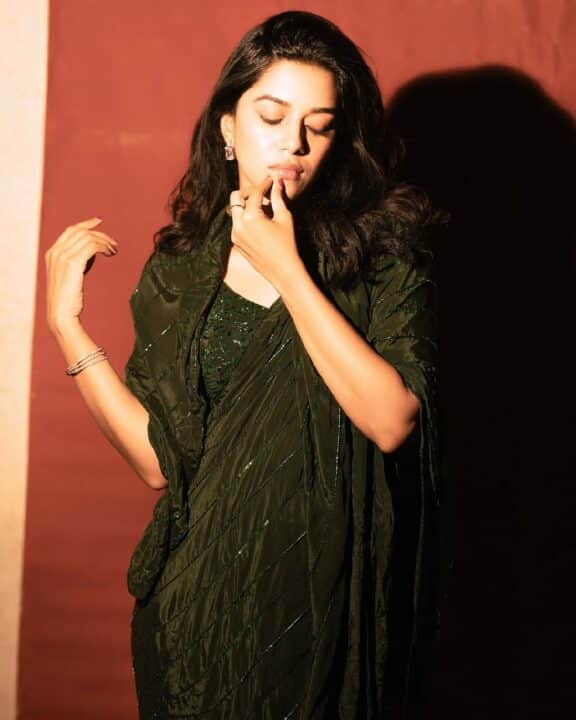 நடிகை மிர்னாலினி ரவியின் செம்ம கியூட்டான காதலர் தின புகைப்படங்கள் 2