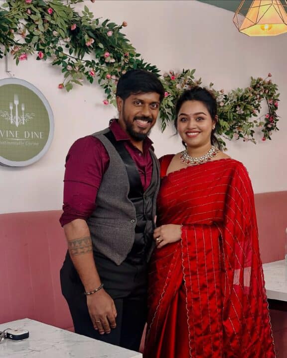 காதலர் தினத்தை கணவருடன் கொண்டாடிய சீரியல் நடிகை காயத்ரி யுவராஜ் 3