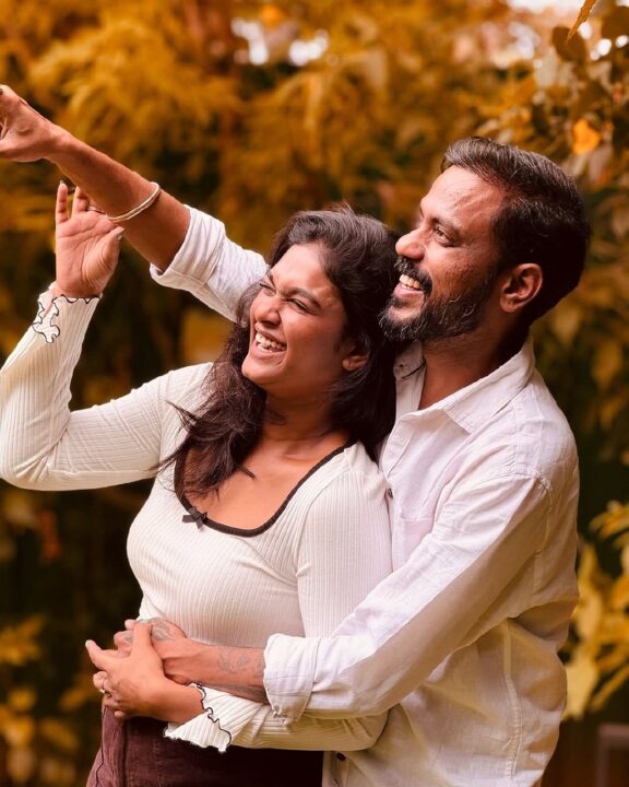 கணவருடன் LOVERS DAY கொண்டாடிய சீரியல் நடிகை நட்சத்திரா 6