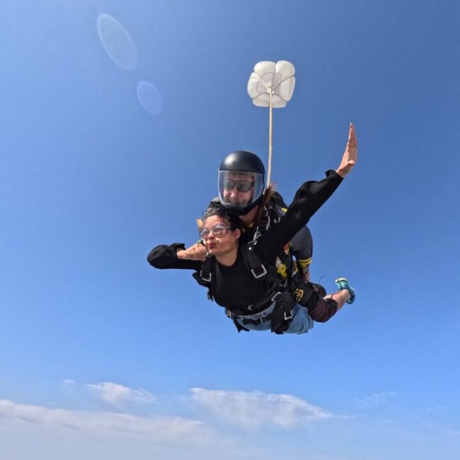 துபாயில் ஸ்கை டைவ் செய்த பாரதி கண்ணம்மா வில்லி பரீனா ஆசாத் 4