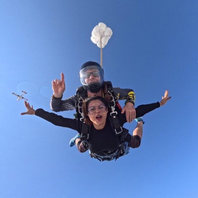 துபாயில் ஸ்கை டைவ் செய்த பாரதி கண்ணம்மா வில்லி பரீனா ஆசாத் 2