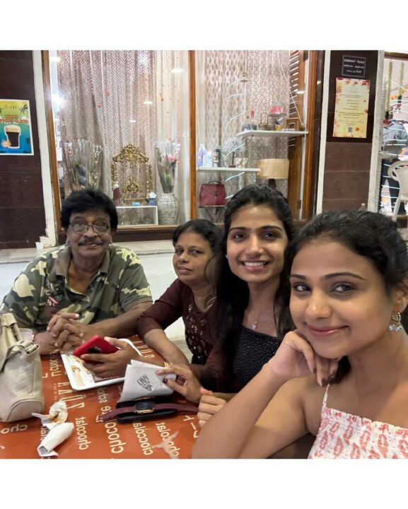 குடும்பத்துடன் WEEK END-ஐ கொண்டாடும் நடிகர் லிவிங்ஸ்டன் 1