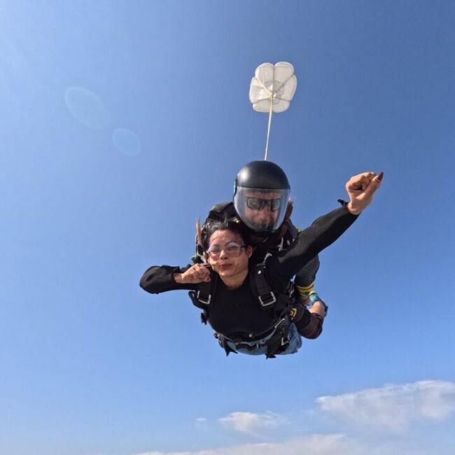 துபாயில் ஸ்கை டைவ் செய்த பாரதி கண்ணம்மா வில்லி பரீனா ஆசாத் 6