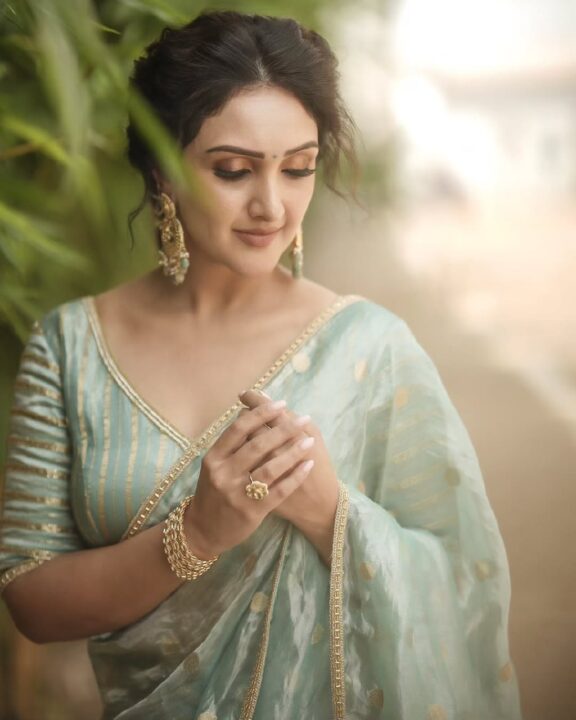 அழகில் அசத்தும் தேவதையை கண்டேன் பட நடிகை ஸ்ரீ தேவி விஜயகுமார் 4