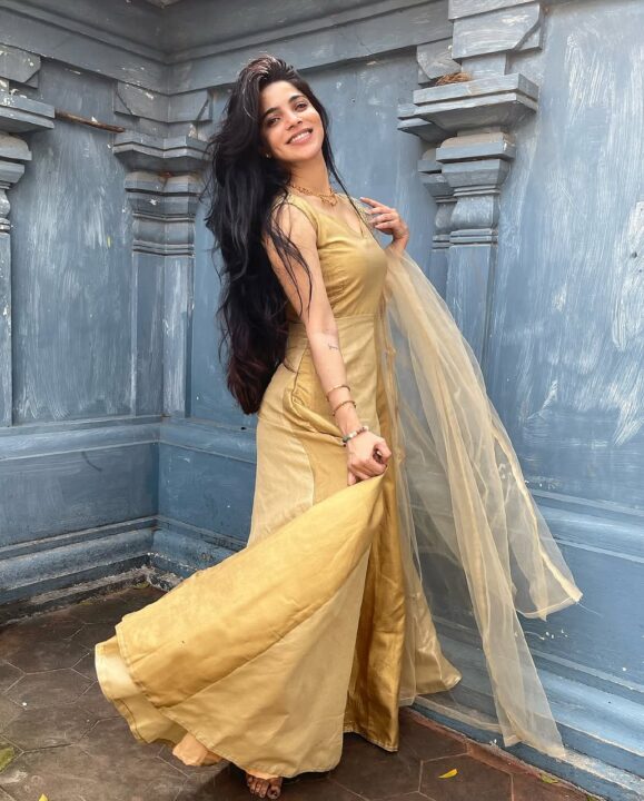 பேச்சுலர் பட நாயகி திவ்ய பாரதியின் செம்ம கியூட்டான புகைப்படங்கள் 4