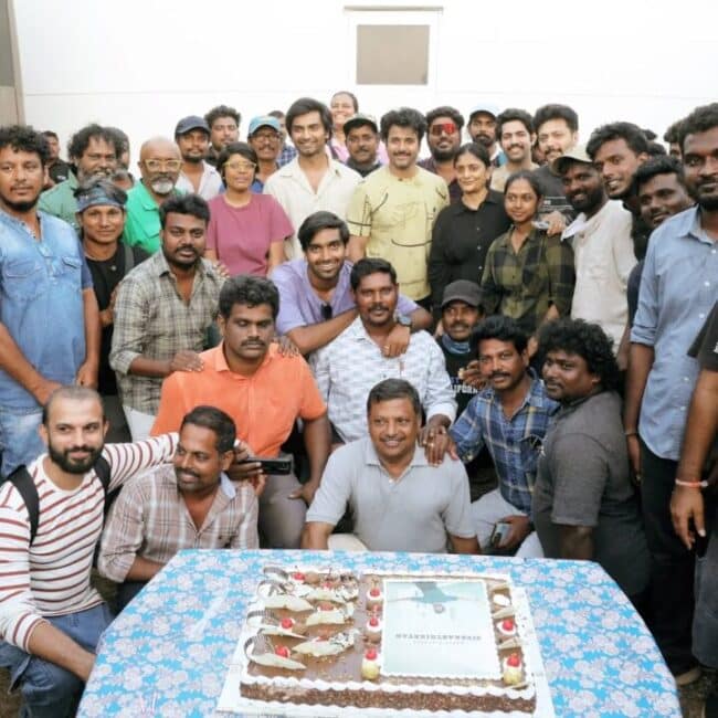 பராசக்தி படப்பிடிப்பில் பிறந்தநாளை கொண்டாடிய நடிகர் சிவகார்த்திகேயன் 4