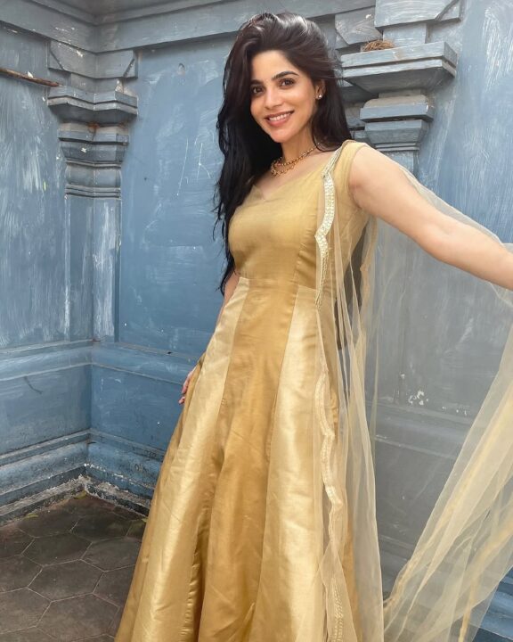 பேச்சுலர் பட நாயகி திவ்ய பாரதியின் செம்ம கியூட்டான புகைப்படங்கள் 3