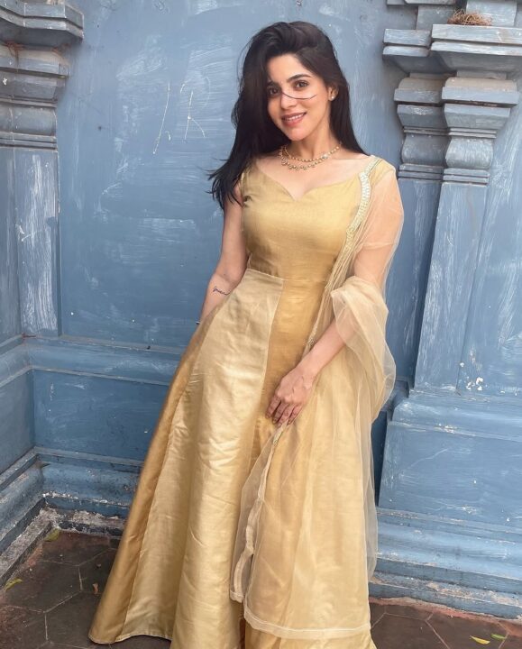 பேச்சுலர் பட நாயகி திவ்ய பாரதியின் செம்ம கியூட்டான புகைப்படங்கள் 1