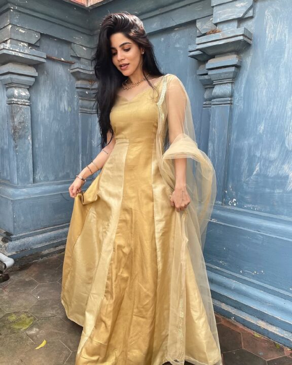 பேச்சுலர் பட நாயகி திவ்ய பாரதியின் செம்ம கியூட்டான புகைப்படங்கள் 5