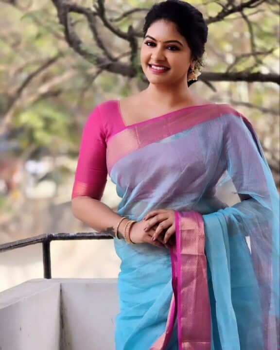 சேலையில் சிலை போல வந்து நின்ற நடிகை ரட்சிதா மஹாலக்ஷ்மி 5