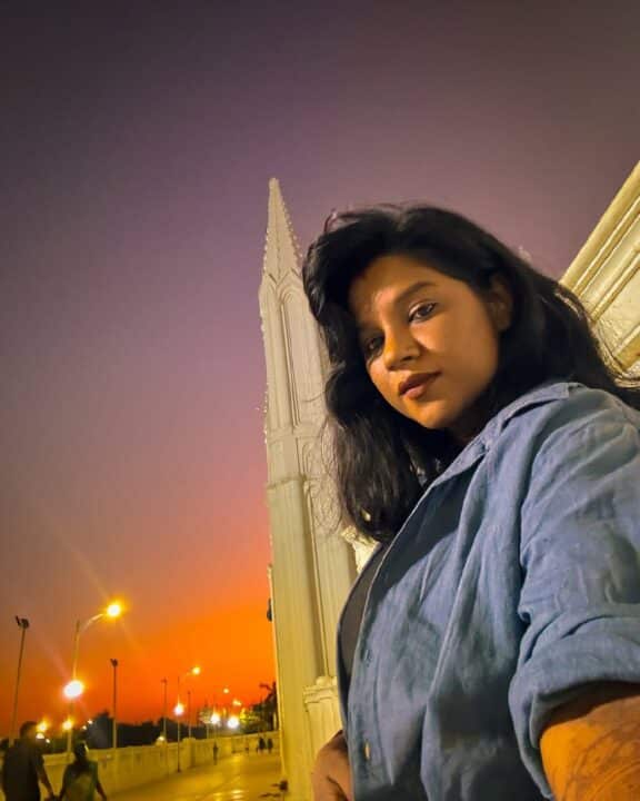 வளைகாப்பு முடிந்த கையேடு வேளாங்கண்ணி வந்த சுந்தரி சீரியல் நடிகை கேபிரியல் 3