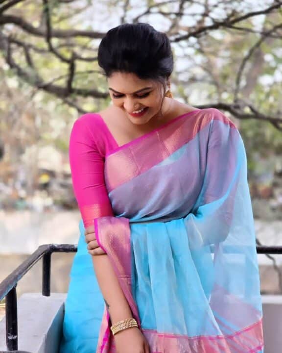 சேலையில் சிலை போல வந்து நின்ற நடிகை ரட்சிதா மஹாலக்ஷ்மி 4