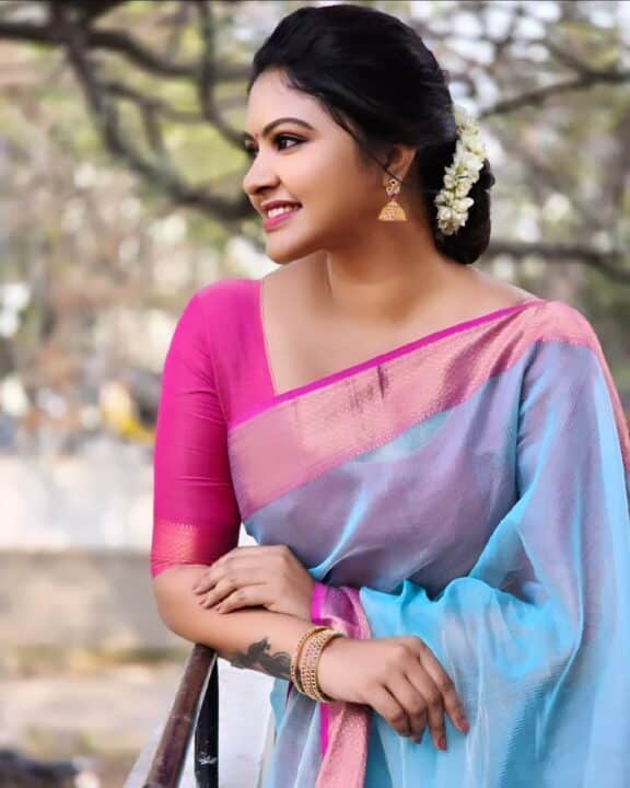 சேலையில் சிலை போல வந்து நின்ற நடிகை ரட்சிதா மஹாலக்ஷ்மி 2