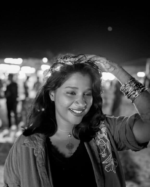 வளைகாப்பு முடிந்த கையேடு வேளாங்கண்ணி வந்த சுந்தரி சீரியல் நடிகை கேபிரியல் 6