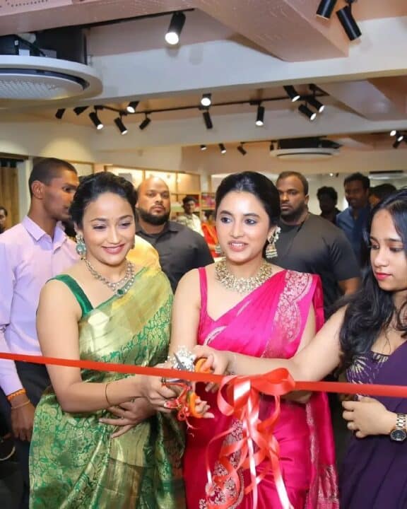 கோல்டன் ஸ்பாரோ என் நெஞ்சில அரோ..நடிகை பிரியங்கா மோகனின் செம்ம கியூட்டான கிளிக்ஸ் 3