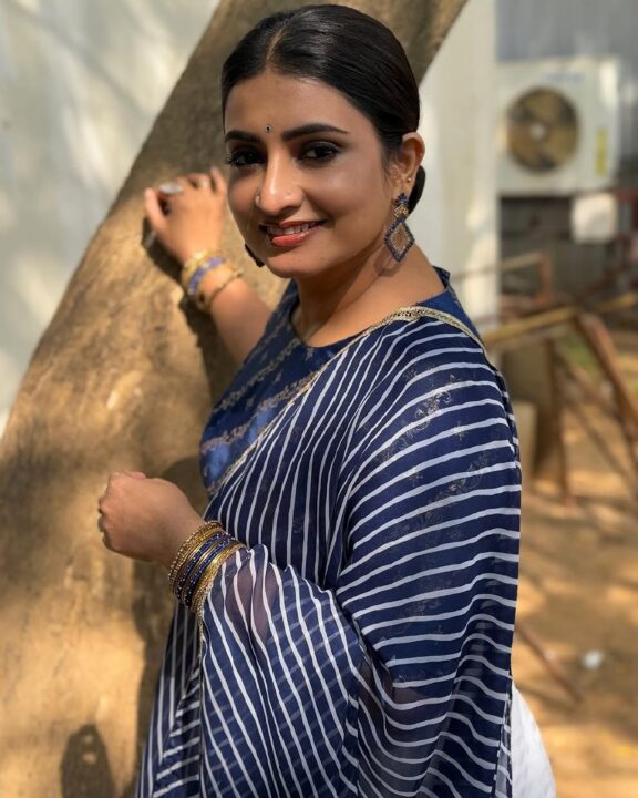 அழகில் அசத்தும் பிரபல சீரியல் நடிகை சுஜிதா தனுஷ் 4