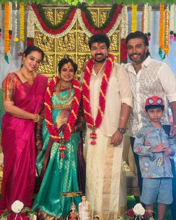 சீரியல் நடிகை ஸ்ரித்திகா வளைகாப்பில் கலந்துகொண்ட பிக் பாஸ் சுஜா வருணே 7