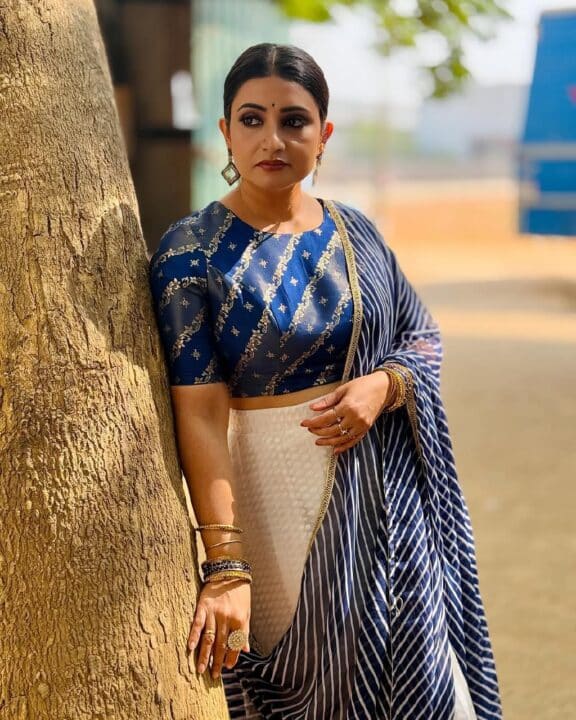 அழகில் அசத்தும் பிரபல சீரியல் நடிகை சுஜிதா தனுஷ் 3