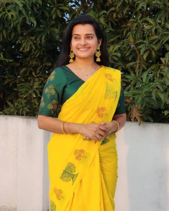 மஞ்சள் நிறமே மஞ்சள் நிறமே..! சன்டிவி சீரியல் நாயகி ஸ்ருதி ராஜின் செம்ம அழகிய புகைப்படங்கள்..! 1