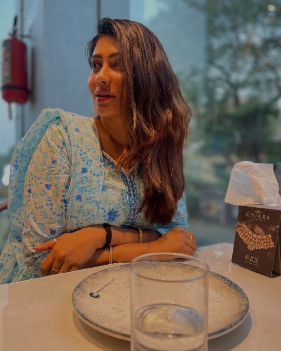 ஆளே அடையாளம் தெரியாமல் மாறிய பிக் பாஸ் ஜூலி.. வைரலாகும் லேட்டஸ்ட் புகைப்படங்கள் 5