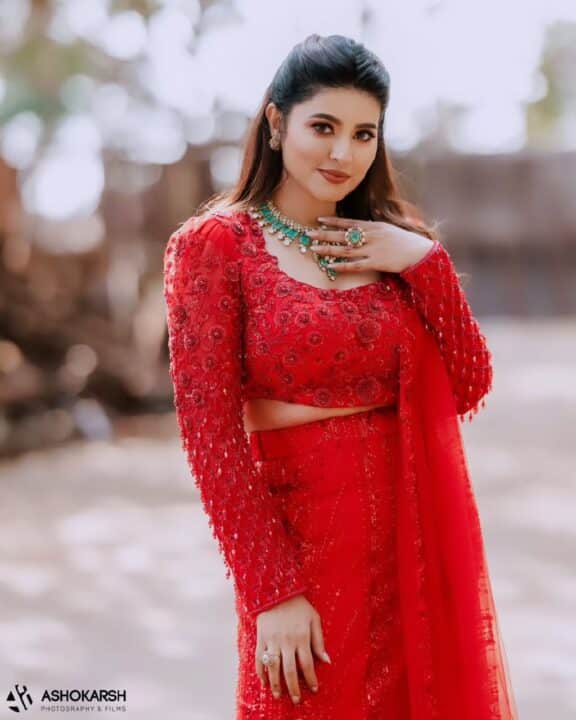 அழகில் இளைஞர்களை இழுக்கும் நடிகை சினேகாவின் லேட்டஸ்ட் போட்டோஷூட் 2